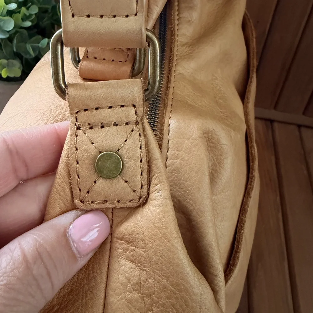 American Leather Co. slouchy leather hobo soft artisan leather  patina, camel - Picture 4 of 7